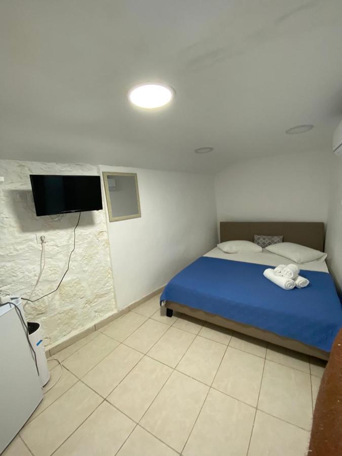 Tolos Budget Rooms Loggos Longos  Bilik gambar