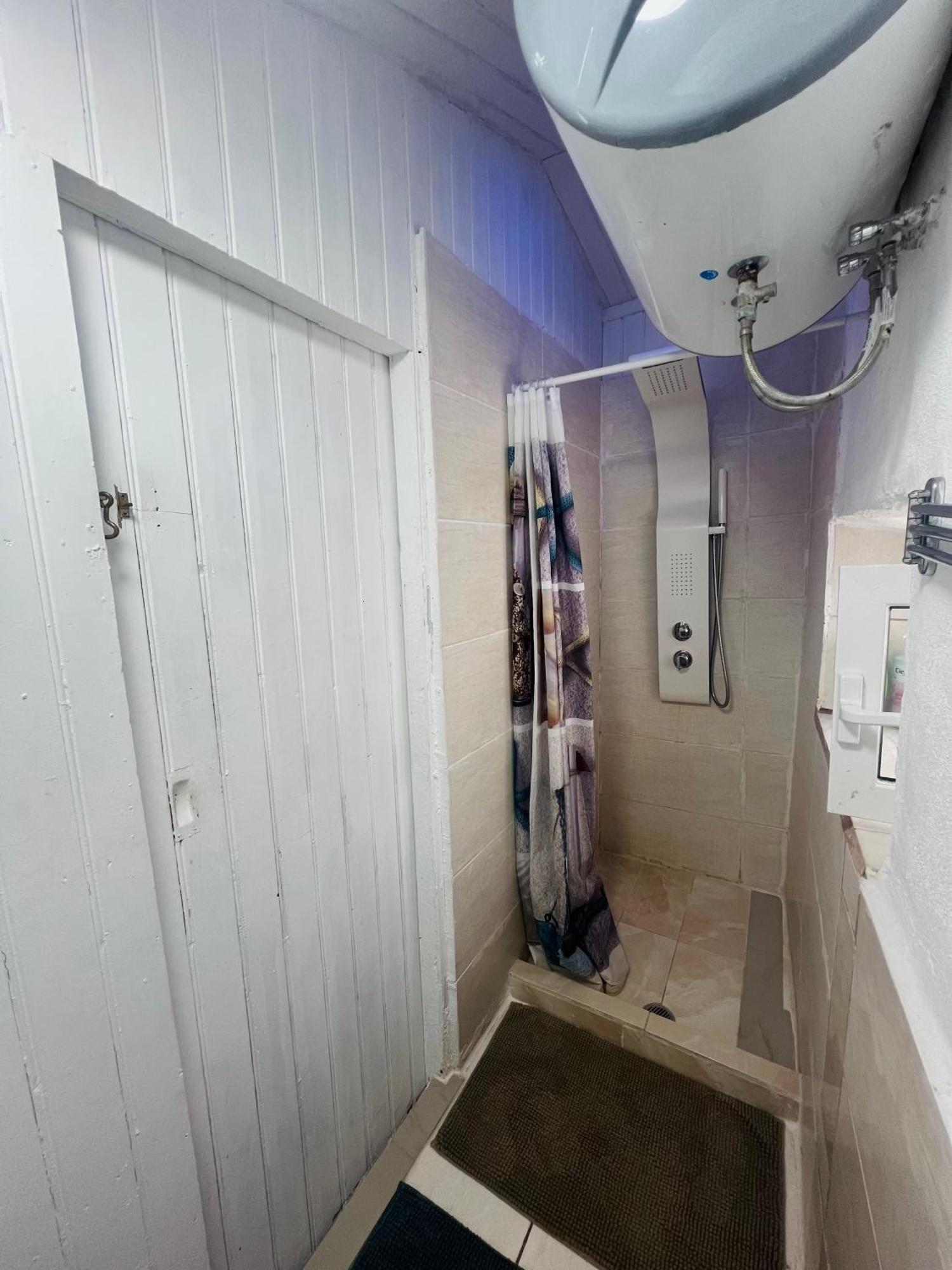 Tolos Budget Rooms Loggos Longos  Bilik gambar