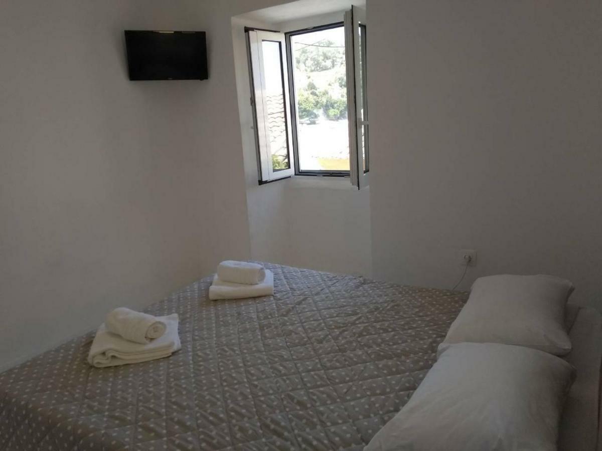 Tolos Budget Rooms Loggos Longos  Luaran gambar